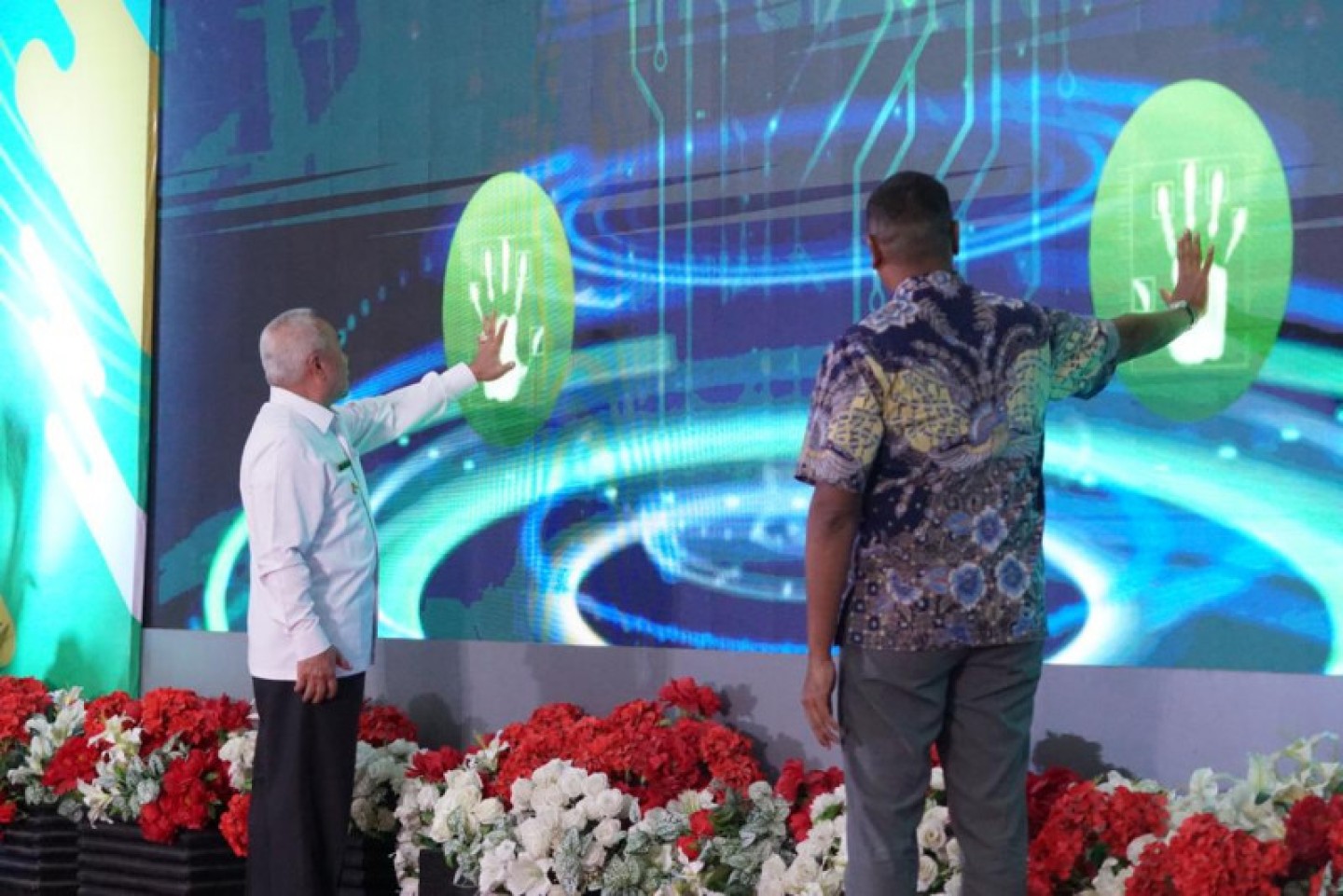 GUBERNUR LAUNCHING PERLINDUNGAN 100 RIBU PEKERJA RENTAN KALTIM